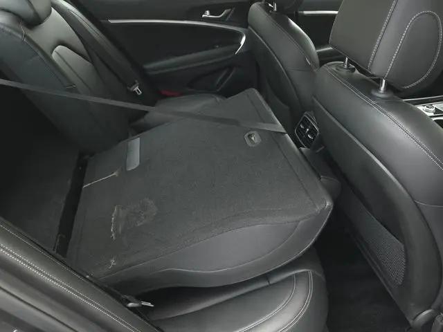 2023 Genesis G70 2.0T RWD