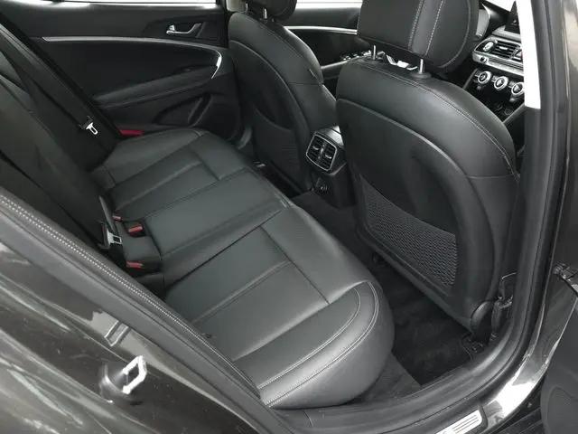 2023 Genesis G70 2.0T RWD