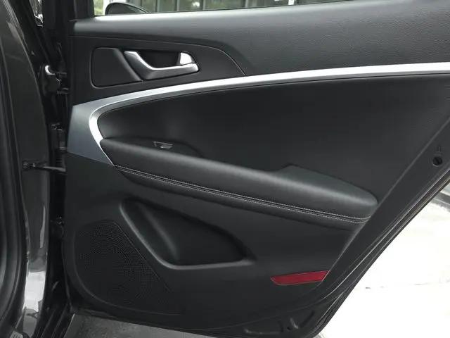 2023 Genesis G70 2.0T RWD