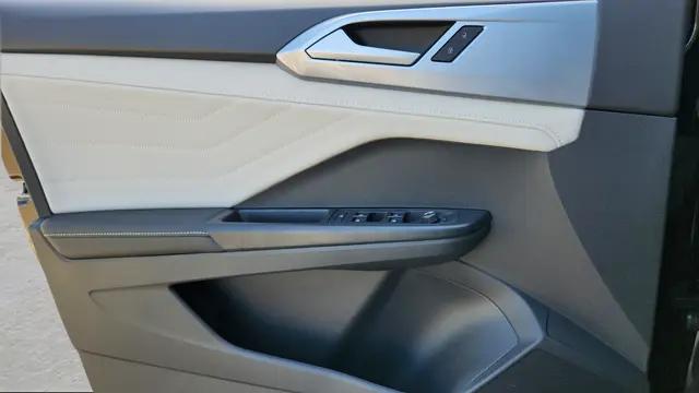 2025 Volkswagen Taos 1.5T SEL