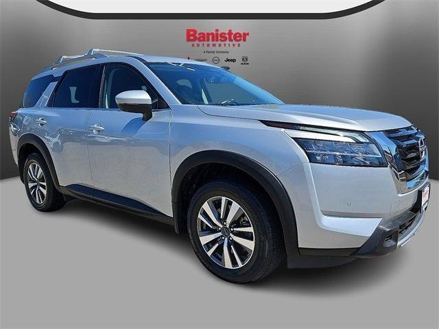 2023 Nissan Pathfinder SL 4WD
