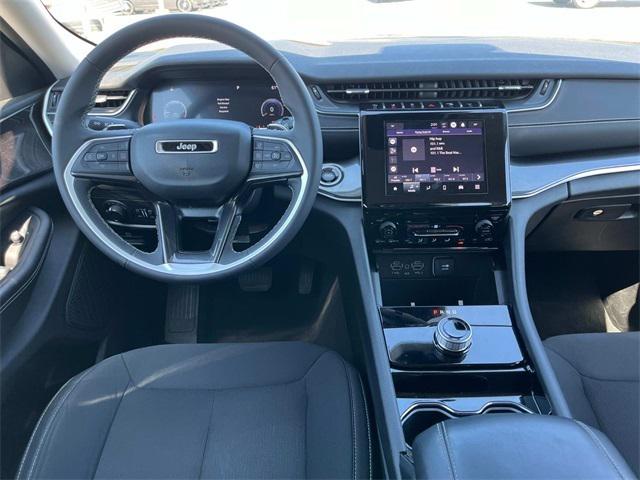 2023 Jeep Grand Cherokee L Laredo 4x4