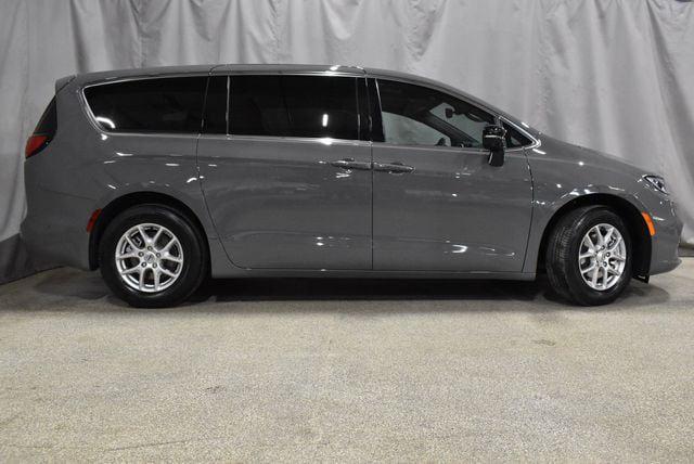 2025 Chrysler Pacifica PACIFICA SELECT