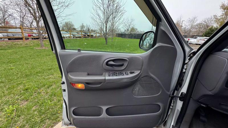 2001 Ford F-150 Base