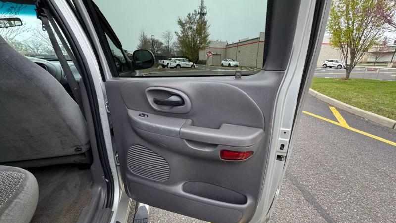 2001 Ford F-150 Base
