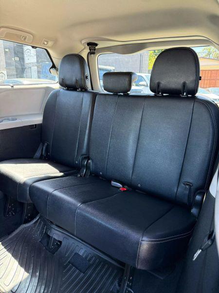 2019 Toyota Sienna SE 8 Passenger