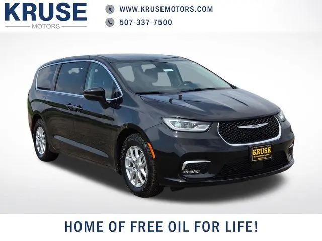 2023 Chrysler Pacifica Touring L for sale in Marshall, MN