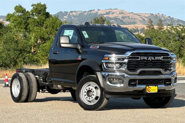 2025 RAM Ram 5500 Chassis Cab RAM 5500 TRADESMAN CHASSIS REGULAR CAB 4X4 60 CA 2025 RAM Ram 5500 Chassis Cab RAM 5500 TRADESMAN CHASSIS REGULAR CAB 4X4 60 CA