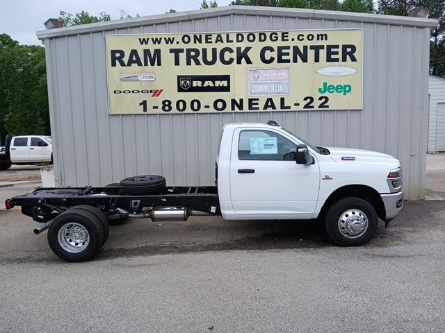2025 RAM Ram 3500 Chassis Cab RAM 3500 TRADESMAN CHASSIS REGULAR CAB 4X4 84 CA