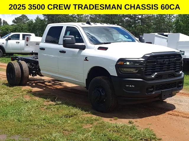 2025 RAM Ram 3500 Chassis Cab RAM 3500 TRADESMAN CREW CAB CHASSIS 4X4 60 CA