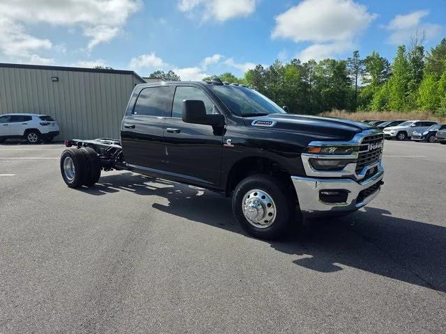 2025 RAM Ram 3500 Chassis Cab RAM 3500 TRADESMAN CREW CAB CHASSIS 4X4 60 CA