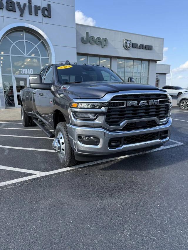 2025 RAM Ram 3500 RAM 3500 TRADESMAN CREW CAB 4X4 8 BOX