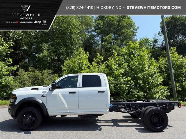 2025 RAM Ram 5500 Chassis Cab RAM 5500 TRADESMAN CHASSIS CREW CAB 4X4 60 CA