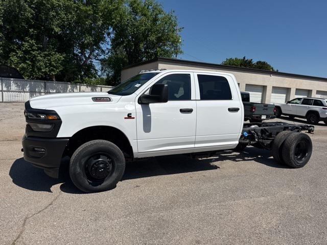 2025 RAM Ram 3500 Chassis Cab RAM 3500 TRADESMAN CREW CAB CHASSIS 4X4 60 CA