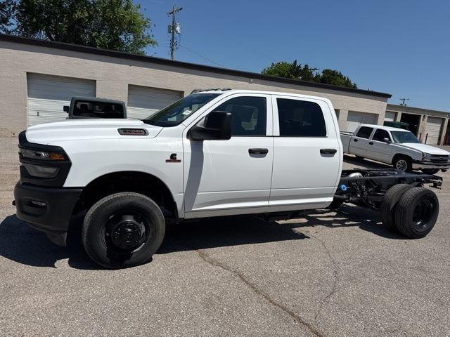 2025 RAM Ram 3500 Chassis Cab RAM 3500 TRADESMAN CREW CAB CHASSIS 4X4 60 CA