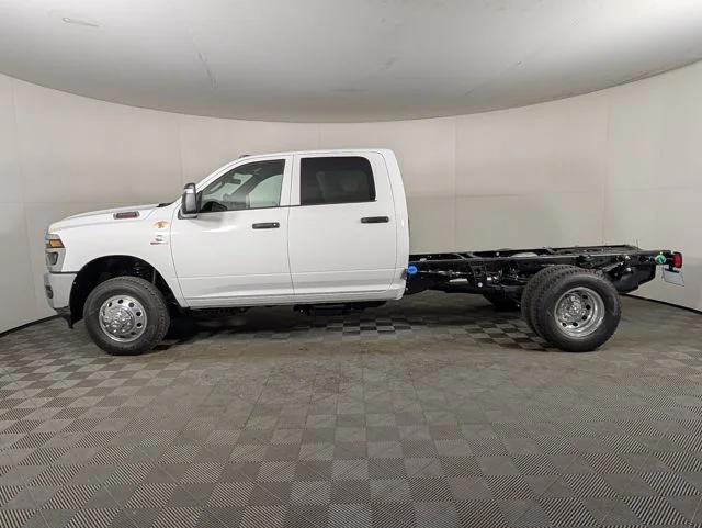 2025 RAM Ram 3500 Chassis Cab RAM 3500 TRADESMAN CREW CAB CHASSIS 4X4 60 CA 2025 RAM Ram 3500 Chassis Cab RAM 3500 TRADESMAN CREW CAB CHASSIS 4X4 60 CA