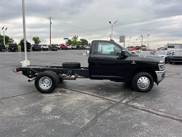 2025 RAM Ram 3500 Chassis Cab RAM 3500 TRADESMAN CHASSIS REGULAR CAB 4X4 60 CA