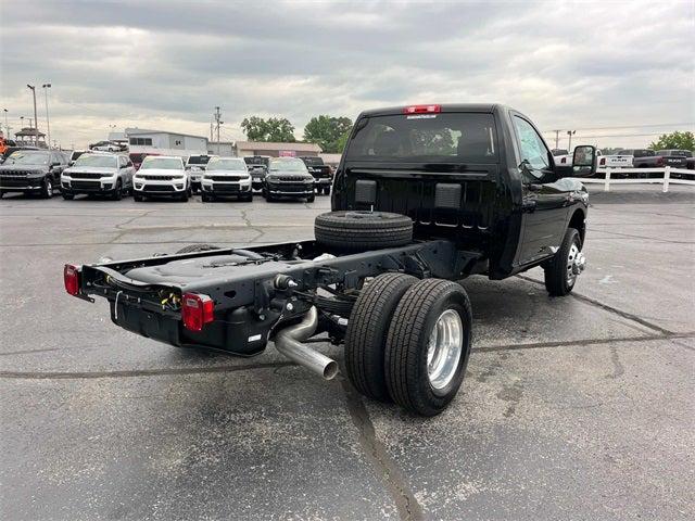 2025 RAM Ram 3500 Chassis Cab RAM 3500 TRADESMAN CHASSIS REGULAR CAB 4X4 60 CA