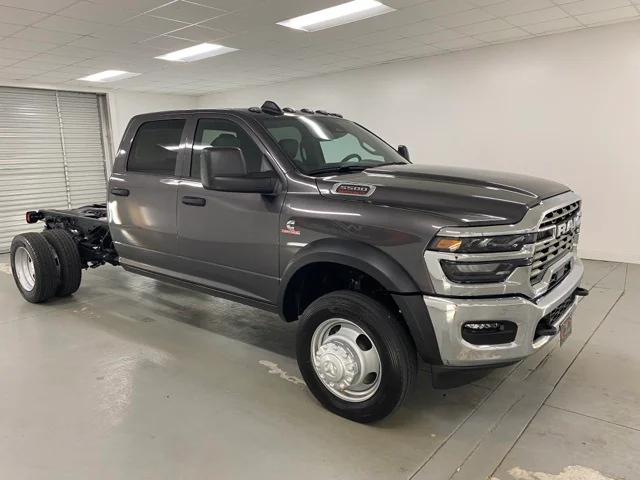 2025 RAM Ram 5500 Chassis Cab RAM 5500 TRADESMAN CHASSIS CREW CAB 4X4 60 CA