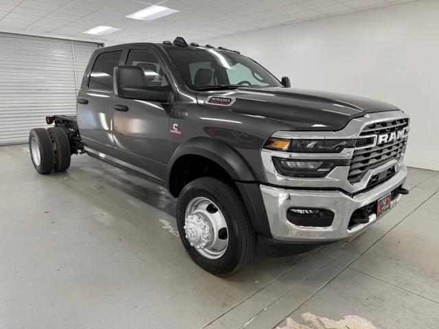 2025 RAM Ram 5500 Chassis Cab RAM 5500 TRADESMAN CHASSIS CREW CAB 4X4 60 CA