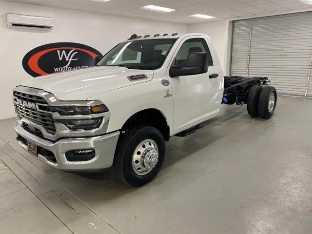 2025 RAM Ram 3500 Chassis Cab RAM 3500 TRADESMAN CHASSIS REGULAR CAB 4X4 84 CA
