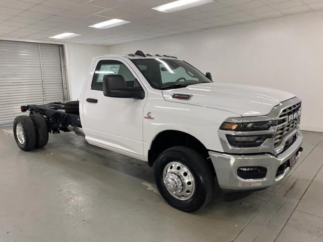 2025 RAM Ram 3500 Chassis Cab RAM 3500 TRADESMAN CHASSIS REGULAR CAB 4X4 84 CA