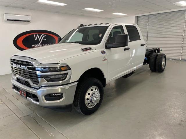 2025 RAM Ram 3500 Chassis Cab RAM 3500 TRADESMAN CREW CAB CHASSIS 4X4 60 CA