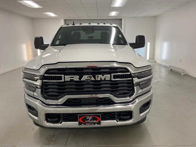 2025 RAM Ram 3500 Chassis Cab RAM 3500 TRADESMAN CREW CAB CHASSIS 4X4 60 CA