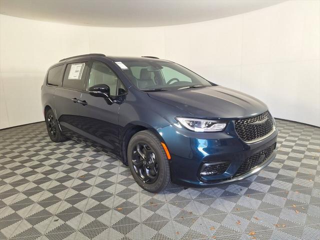2025 Chrysler Pacifica Hybrid PACIFICA PLUG-IN HYBRID S APPEARANCE