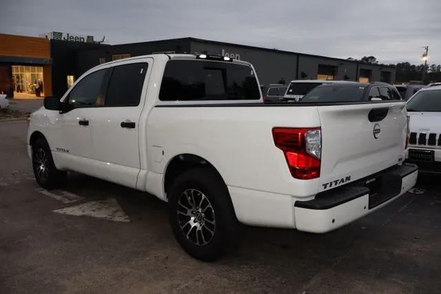 2023 Nissan TITAN Crew Cab SV 4x2