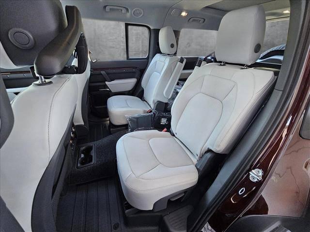 2025 Land Rover Defender 130 P400 S