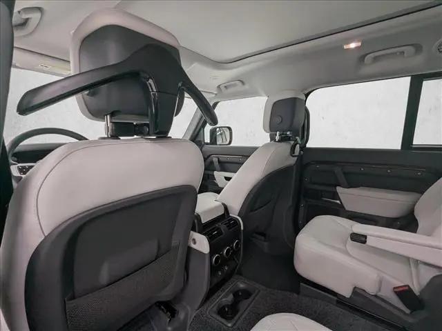 2025 Land Rover Defender 130 P400 S