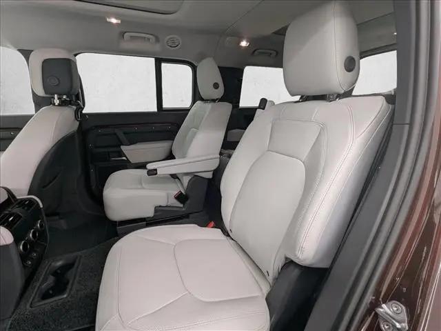 2025 Land Rover Defender 130 P400 S