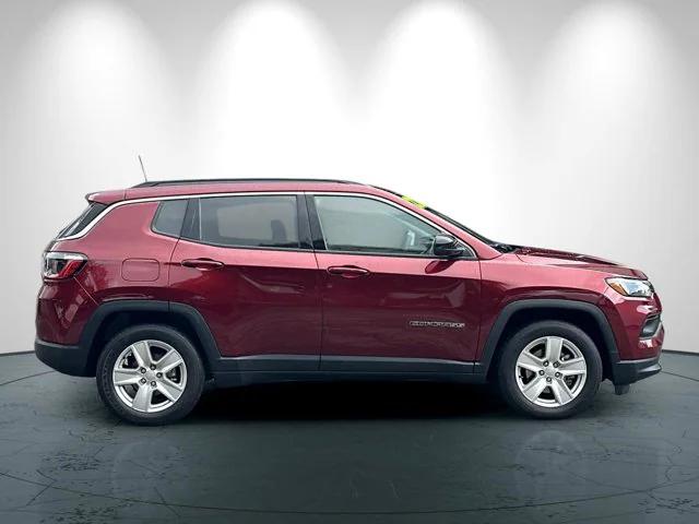 2022 Jeep Compass Latitude FWD
