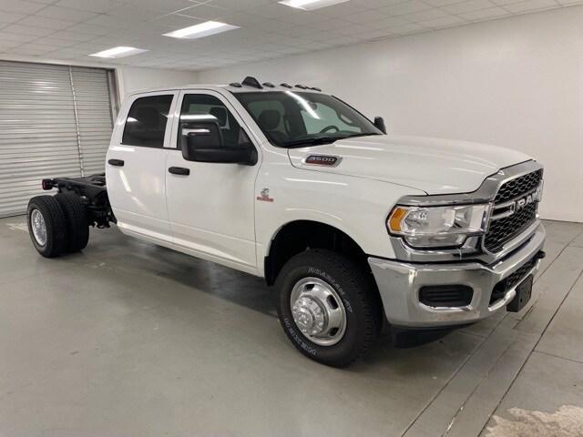 2024 RAM Ram 3500 Chassis Cab RAM 3500 TRADESMAN CREW CAB CHASSIS 4X4 60 CA