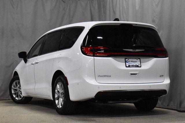 2025 Chrysler Pacifica PACIFICA SELECT AWD