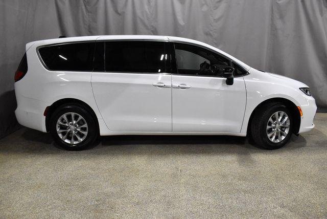 2025 Chrysler Pacifica PACIFICA SELECT AWD