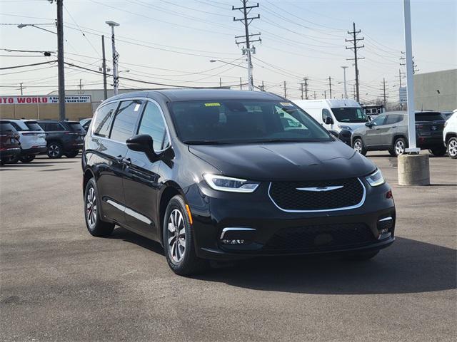 2025 Chrysler Pacifica Hybrid PACIFICA PLUG-IN HYBRID SELECT