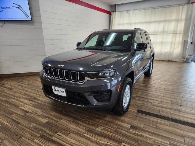 2025 Jeep Grand Cherokee GRAND CHEROKEE LAREDO 4X4