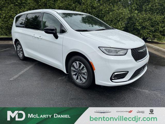 2025 Chrysler Pacifica Hybrid PACIFICA PLUG-IN HYBRID SELECT