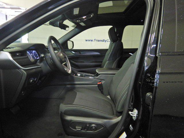 2025 Jeep Grand Cherokee GRAND CHEROKEE L LAREDO X 4X4