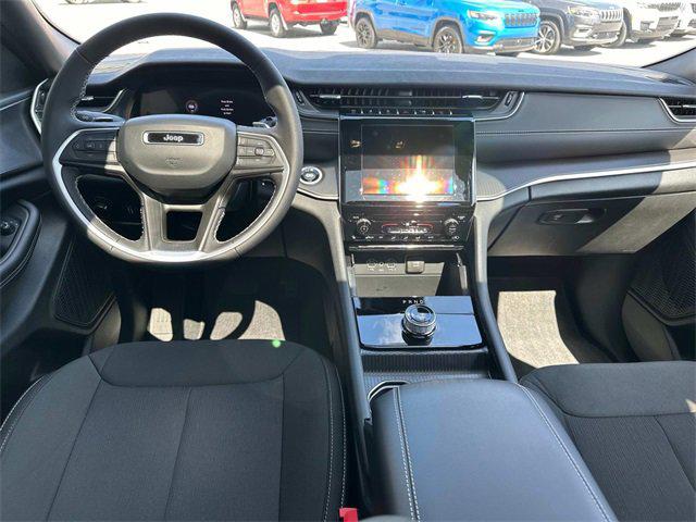 2025 Jeep Grand Cherokee Laredo X 4x4