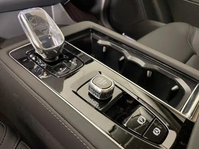2025 Volvo XC90 Plug-In Hybrid T8 Plus 6-Seater