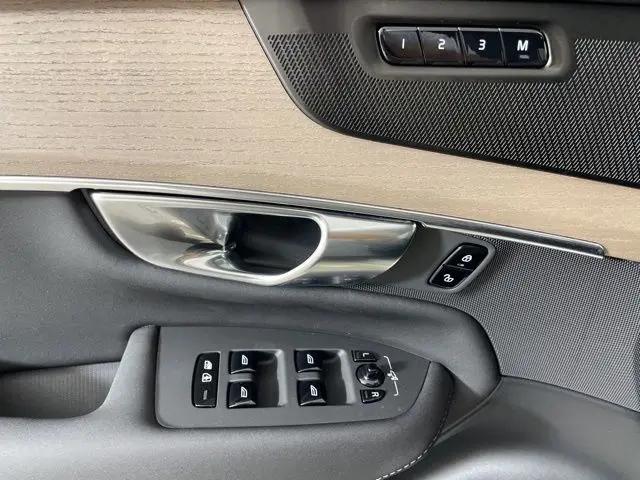 2025 Volvo XC90 Plug-In Hybrid T8 Plus 6-Seater