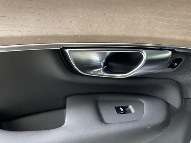 2025 Volvo XC90 Plug-In Hybrid T8 Plus 6-Seater