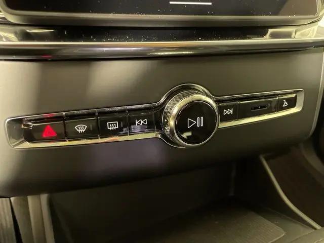 2025 Volvo XC90 Plug-In Hybrid T8 Plus 6-Seater
