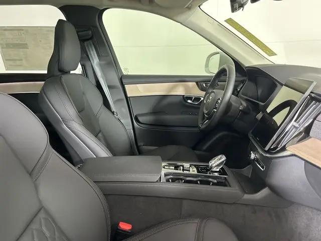 2025 Volvo XC90 B6 Plus 7-Seater