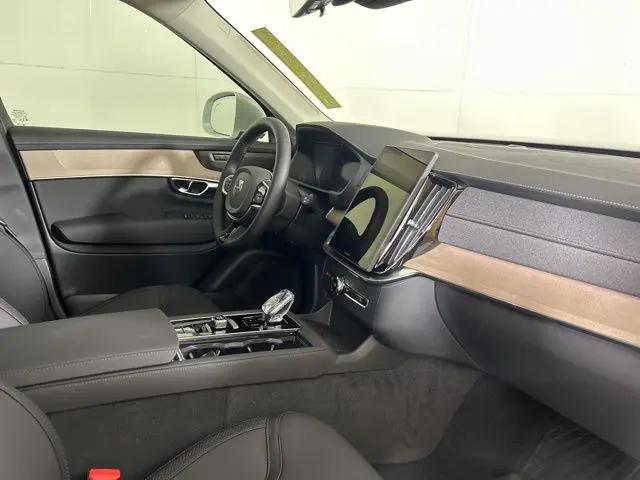 2025 Volvo XC90 B6 Plus 7-Seater