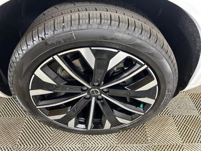 2025 Volvo XC90 B6 Plus 7-Seater