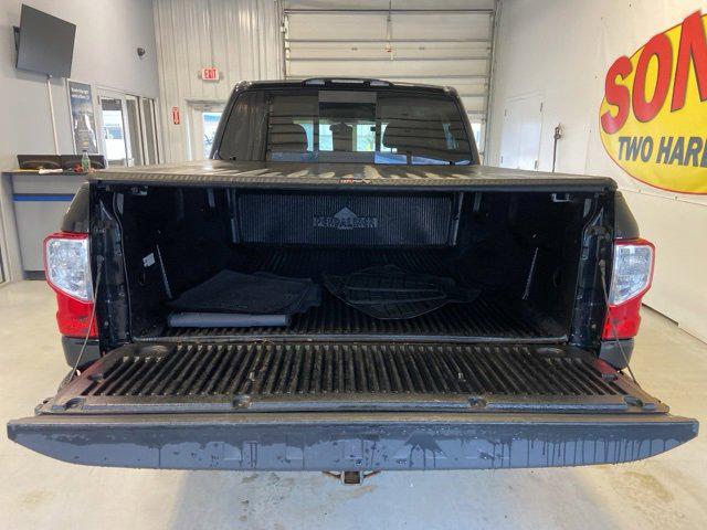 2018 Nissan Titan Unknown